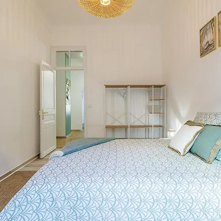 Appartement 36 Stalngrad - Spacieux - Le Port - 6 Pers Nice